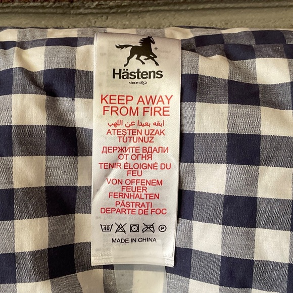 Hastens Down Boots Luxury Slippers Size M NWOT - Picture 9 of 16